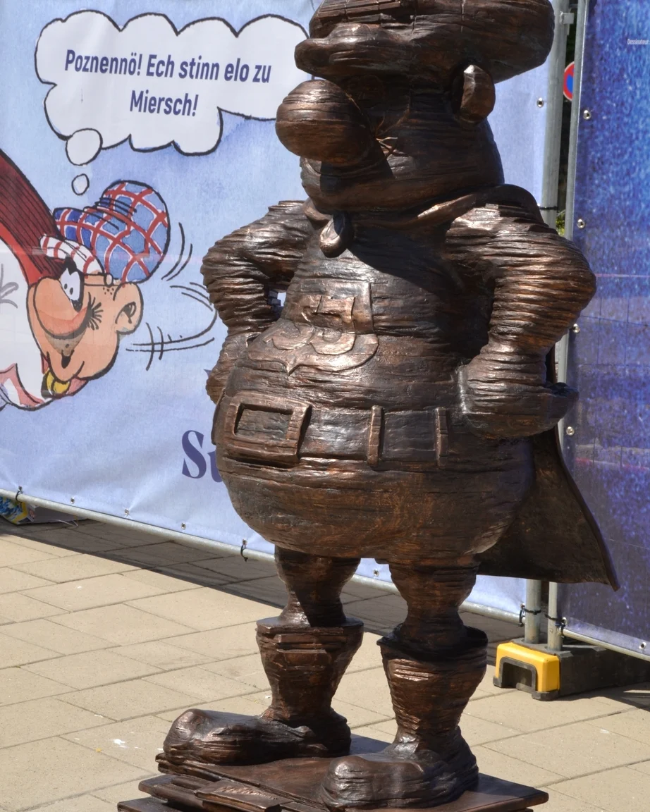 Superjhemp-Statue in Mersch